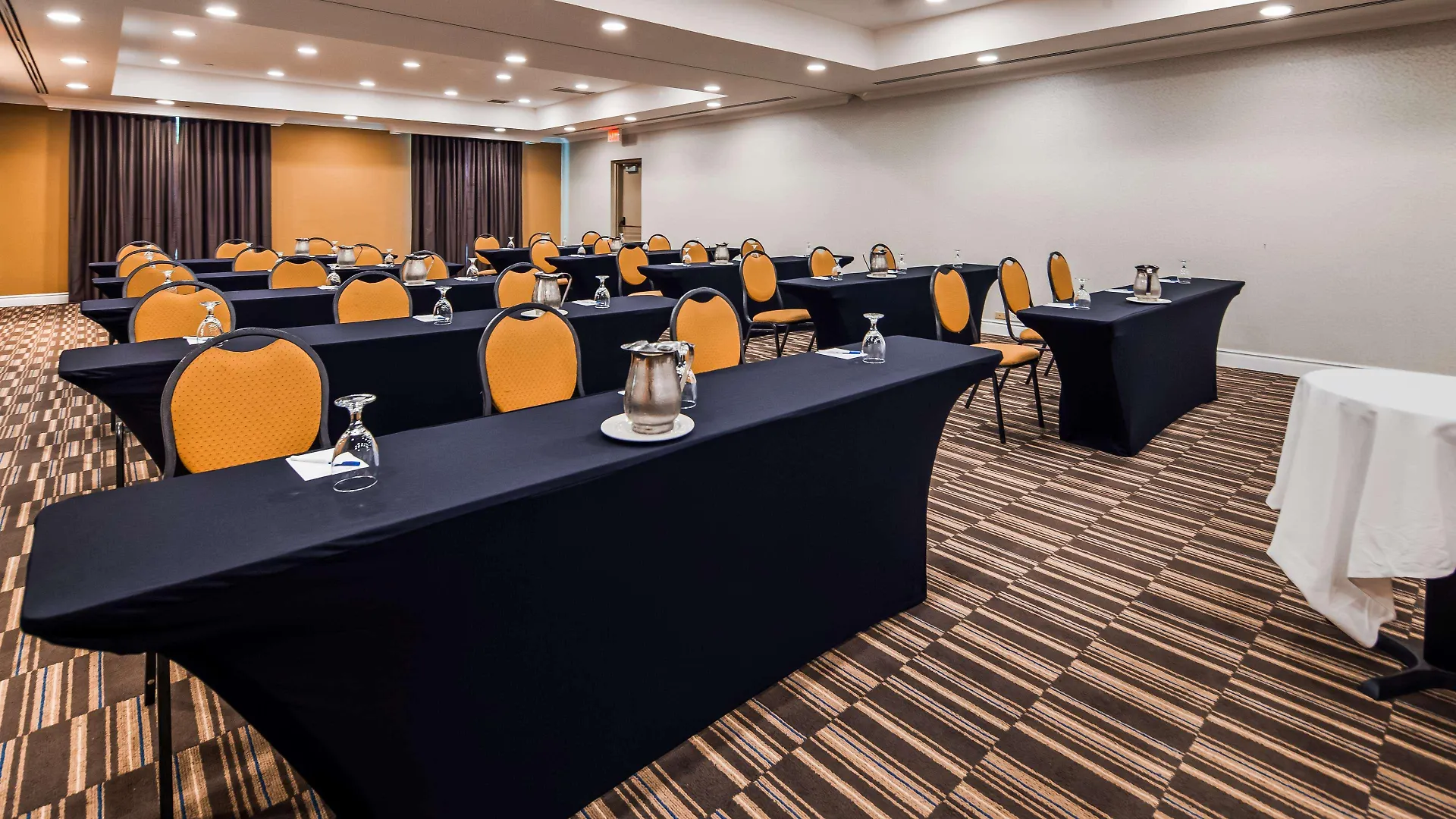 Best Western Premier Toronto Airport Carlingview Hotel