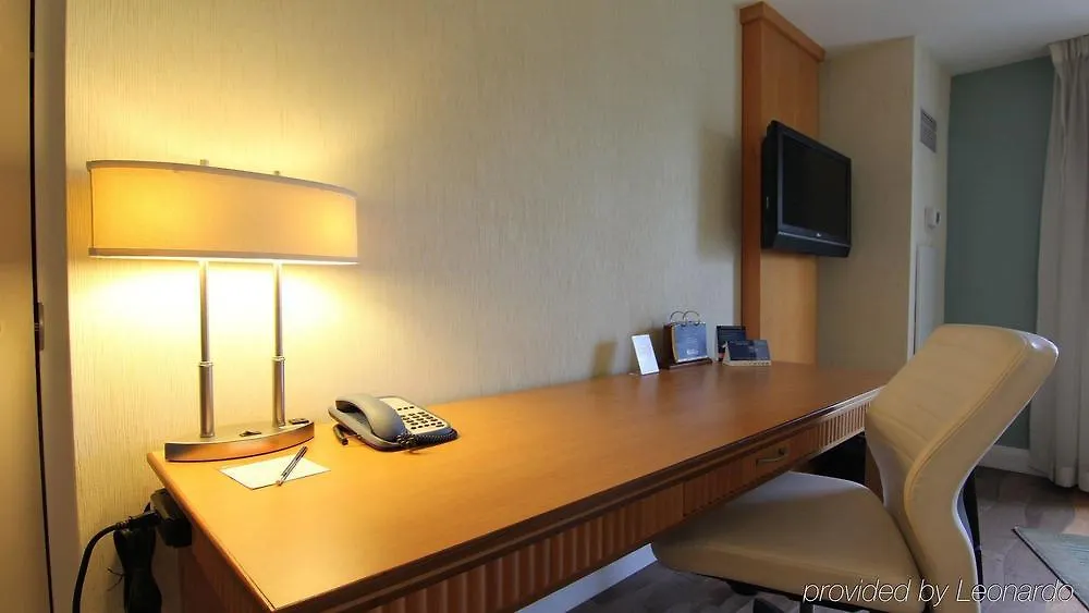Best Western Premier Toronto Airport Carlingview Hotel