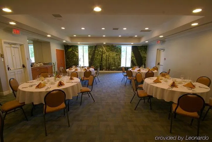 Best Western Premier Toronto Airport Carlingview Hotel 3*,