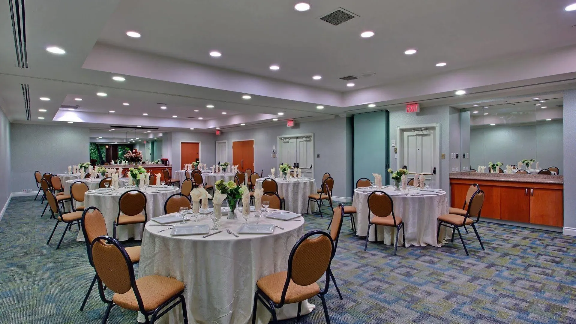 Best Western Premier Toronto Airport Carlingview Hotel
